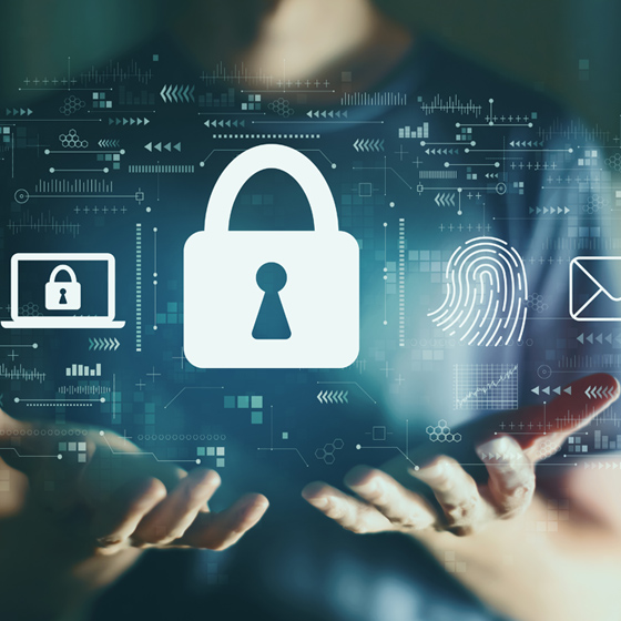 IT-Sicherheit &mdash; digitales Schloss mit Sicherheitssymbolen